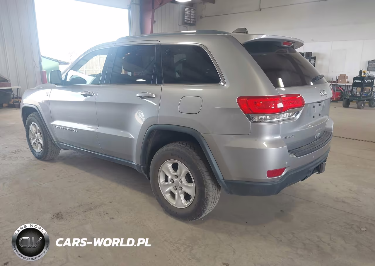 2017 Jeep Grand Cherokee Laredo 4X4 VIN:1C4RJFAG9HC670062 - 3