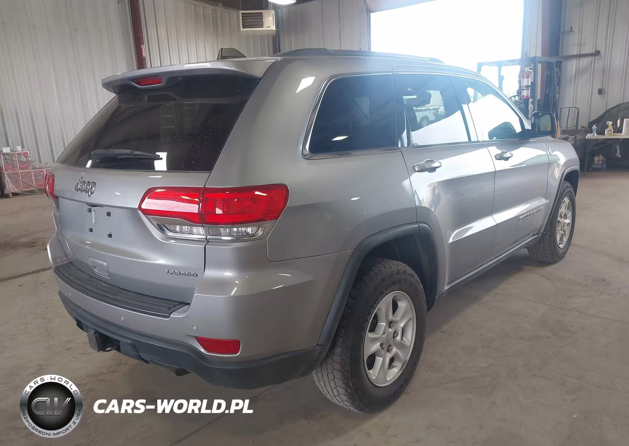 2017 Jeep Grand Cherokee Laredo 4X4 VIN:1C4RJFAG9HC670062 - 4