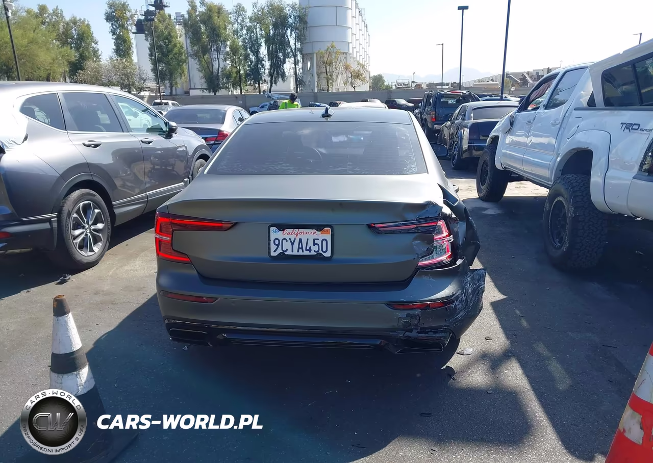 2022 Volvo S60 Recharge Plug-In Hybrid T8 Black Edition R-Design Extended Range VIN:7JRH60FD4NG192485 - 17