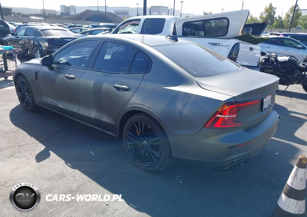 2022 Volvo S60 Recharge Plug-In Hybrid T8 Black Edition R-Design Extended Range VIN:7JRH60FD4NG192485 - 3