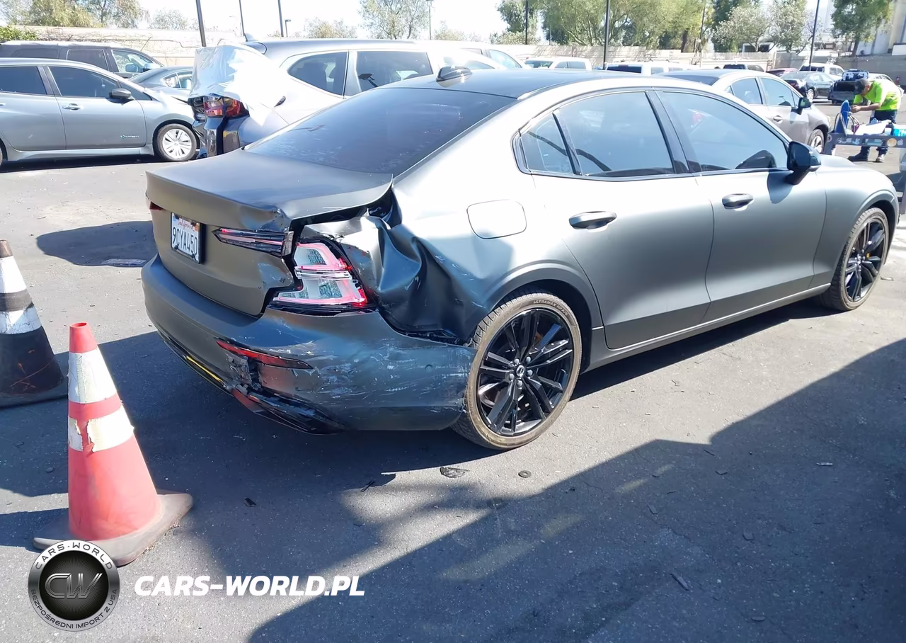 2022 Volvo S60 Recharge Plug-In Hybrid T8 Black Edition R-Design Extended Range VIN:7JRH60FD4NG192485 - 4