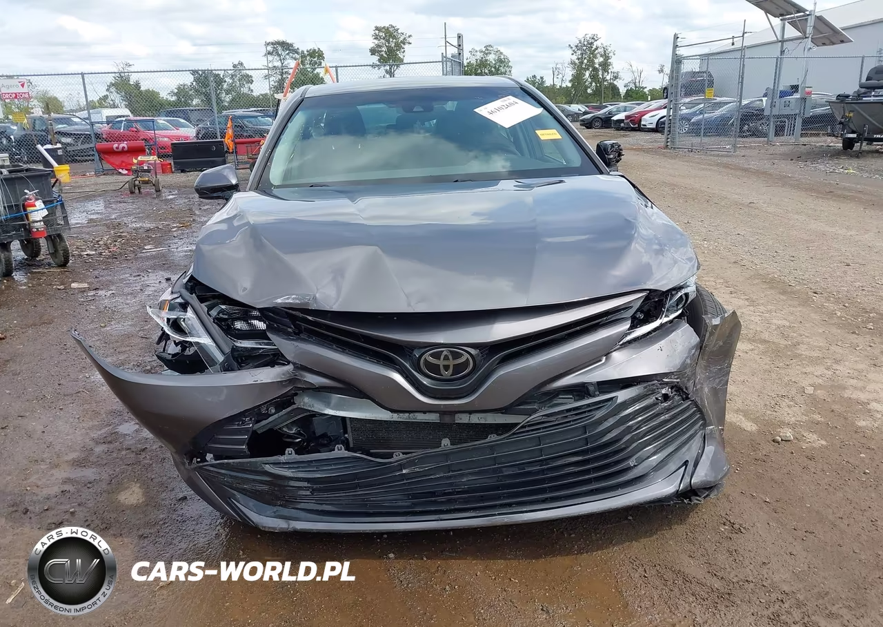 2018 Toyota Camry Le VIN:4T1B11HKXJU058270 - 12