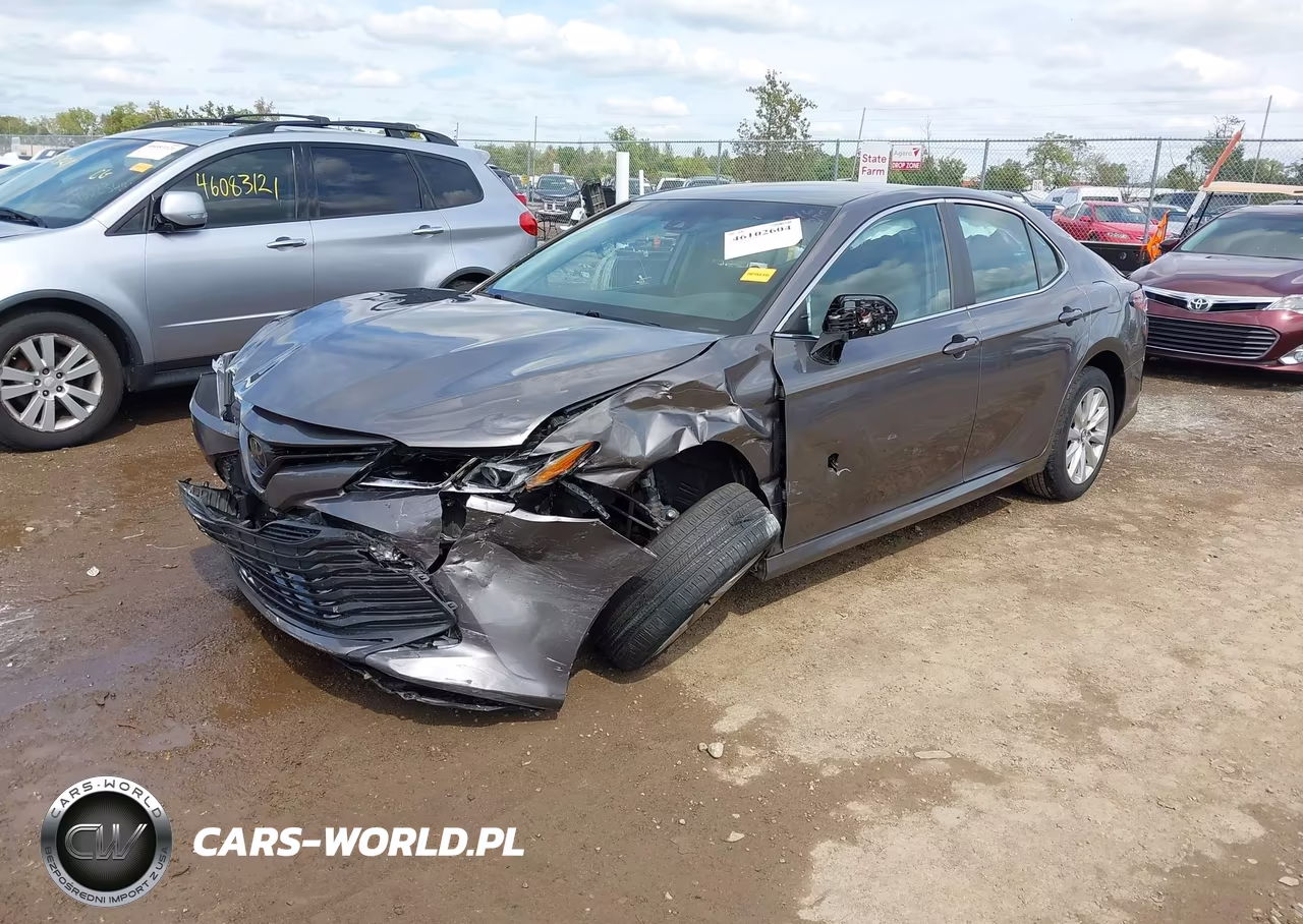 2018 Toyota Camry Le VIN:4T1B11HKXJU058270 - 2