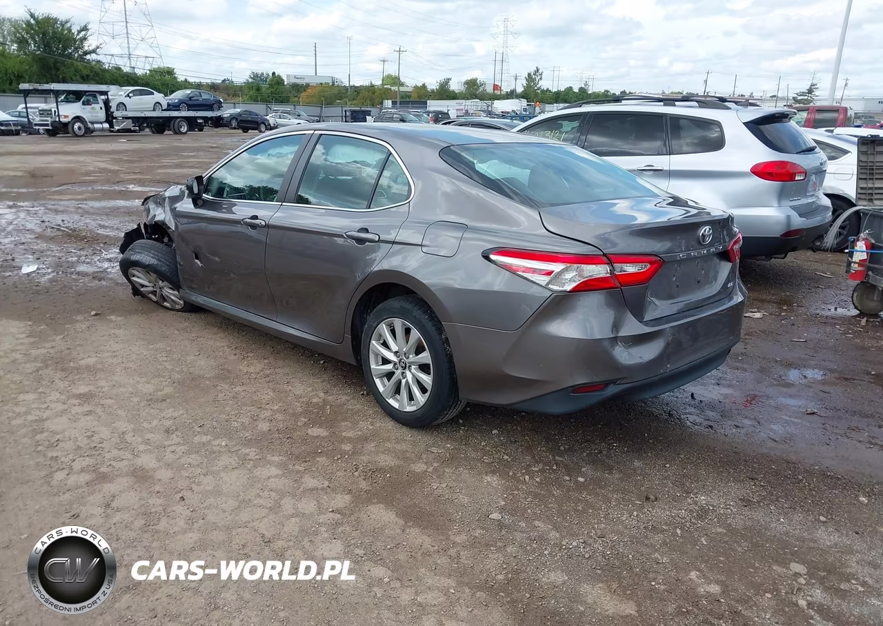 2018 Toyota Camry Le VIN:4T1B11HKXJU058270 - 3