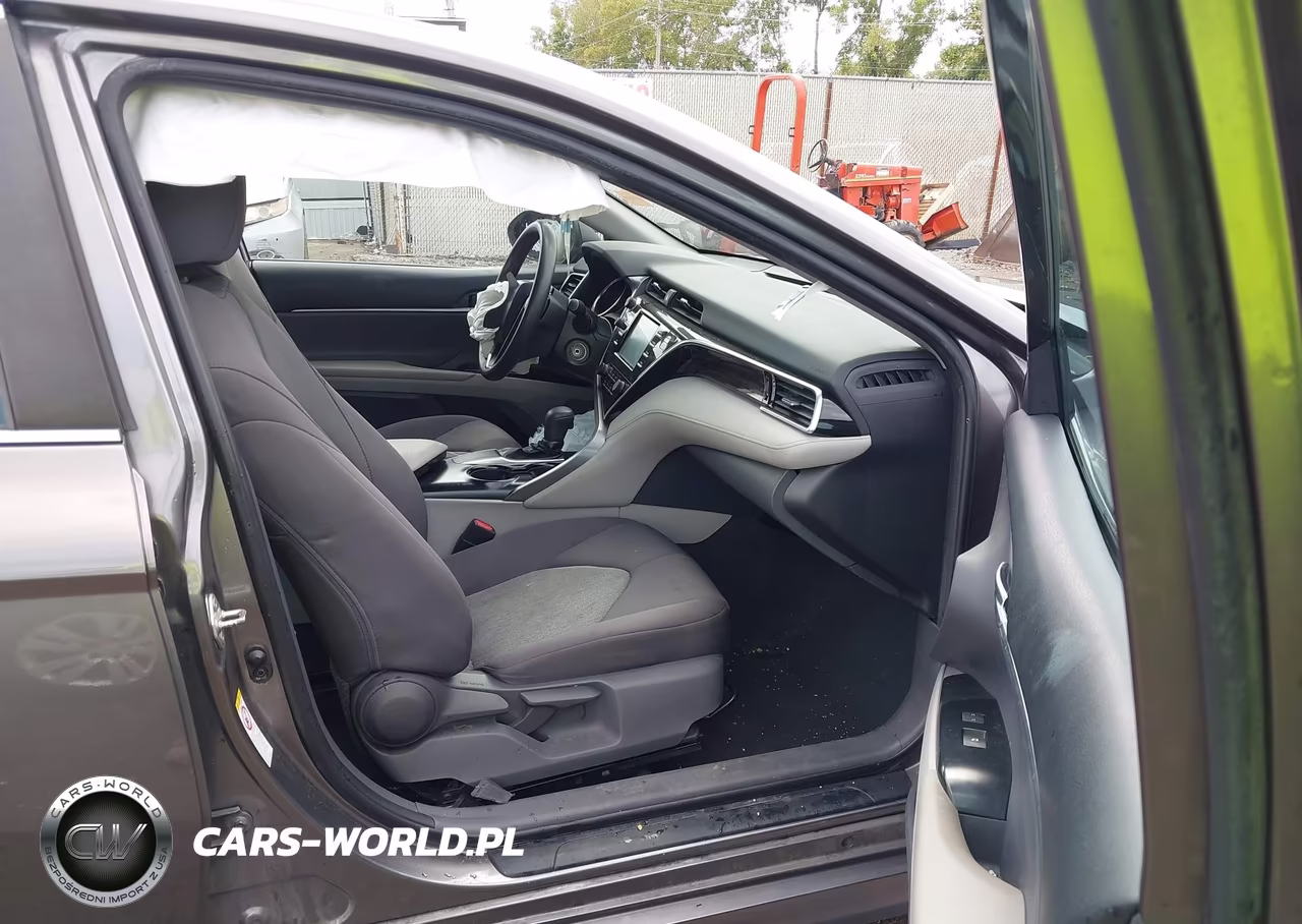 2018 Toyota Camry Le VIN:4T1B11HKXJU058270 - 5