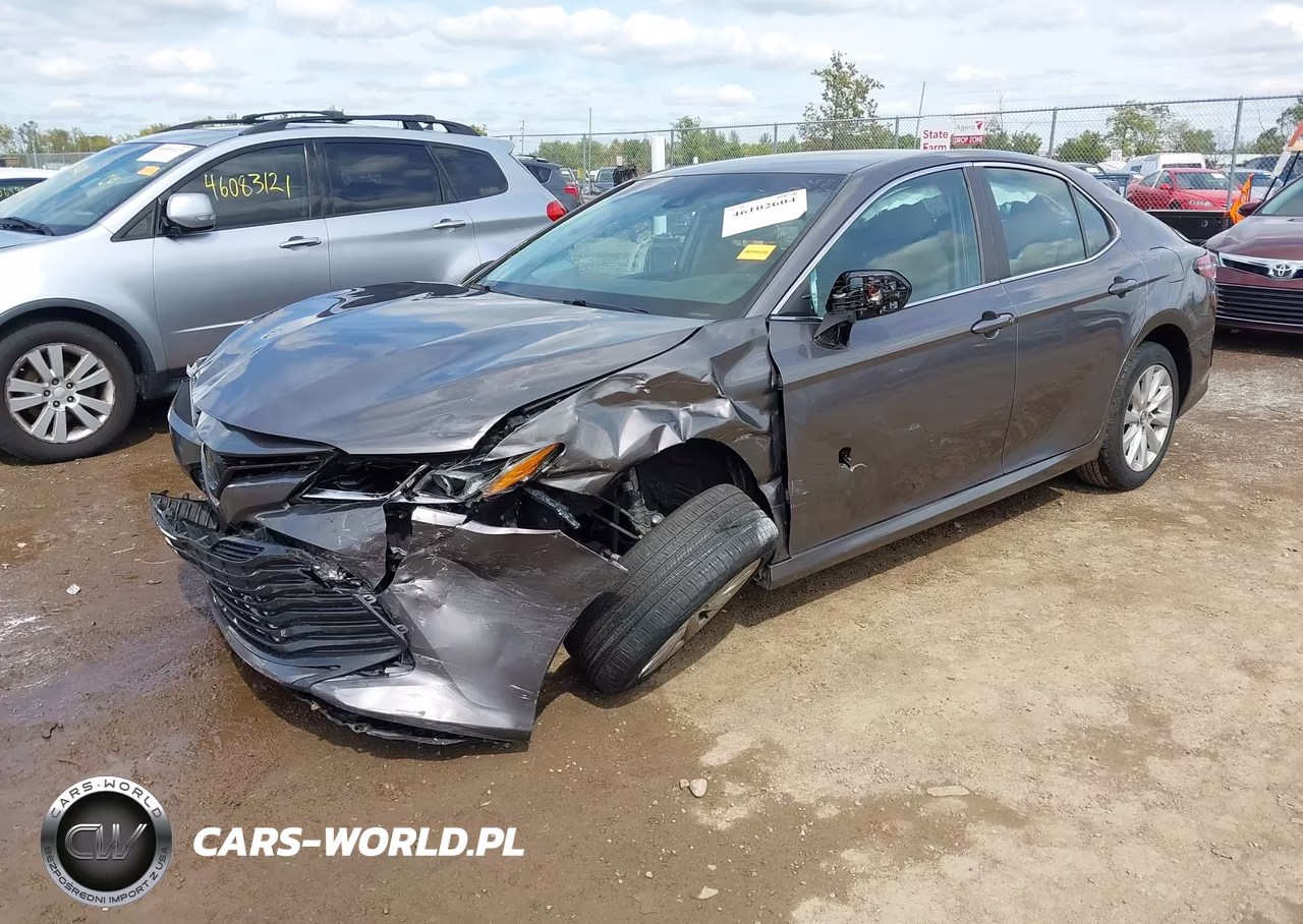 2018 Toyota Camry Le VIN:4T1B11HKXJU058270 - 6