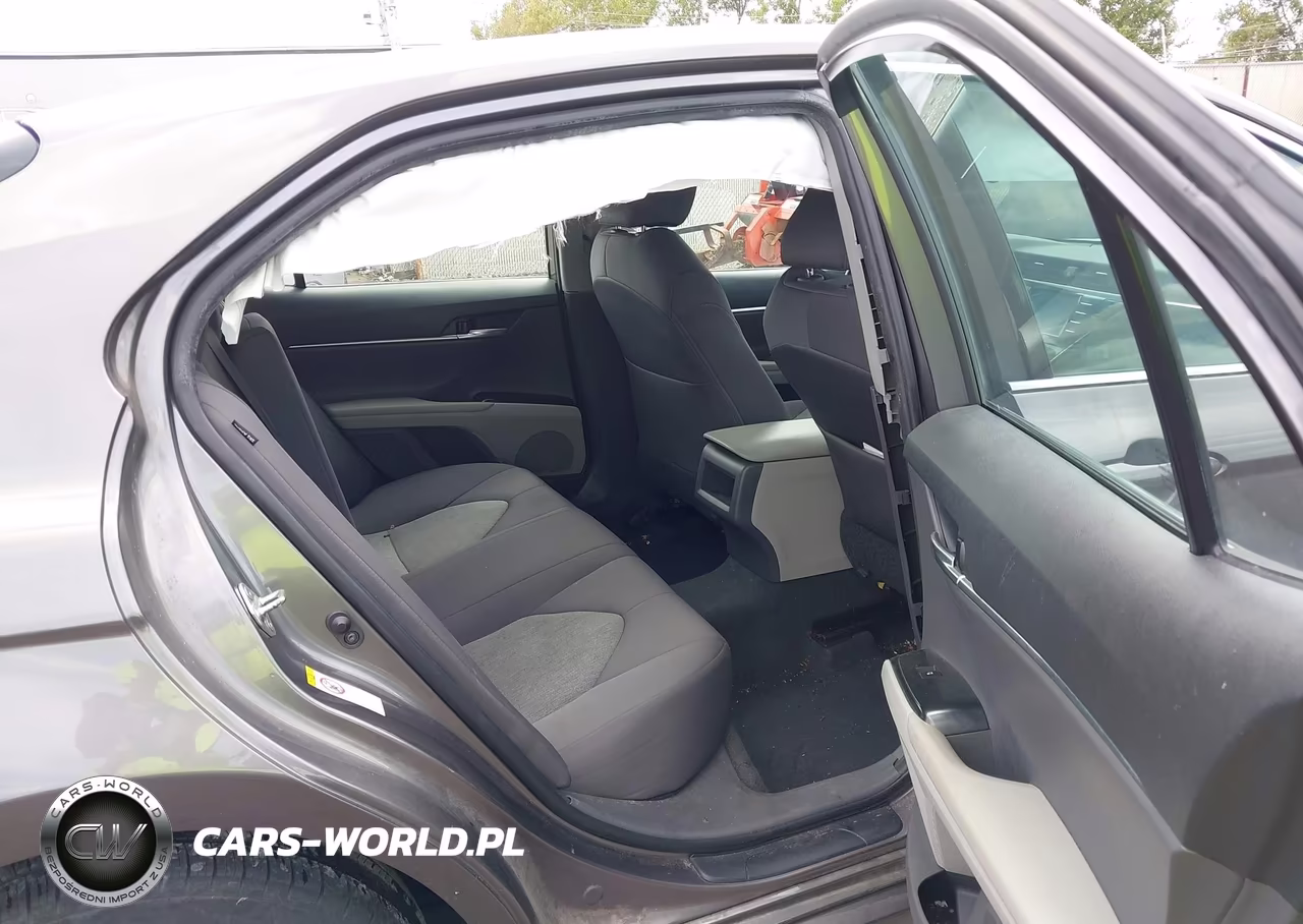 2018 Toyota Camry Le VIN:4T1B11HKXJU058270 - 8