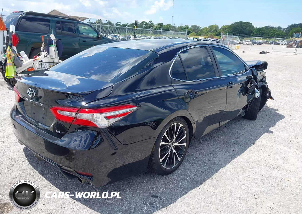 2018 Toyota Camry Se VIN:4T1B11HK3JU022095 - 4