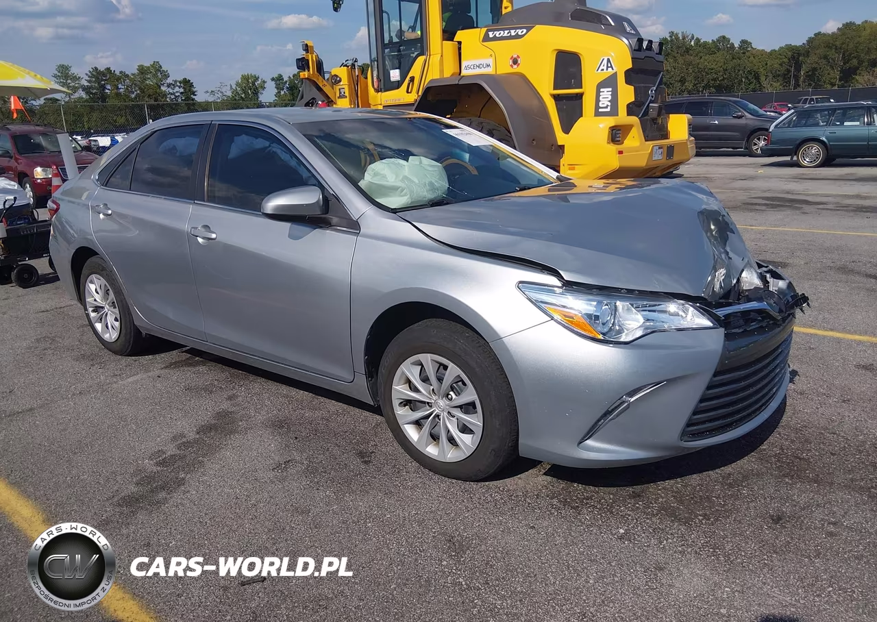2015 Toyota Camry Le – zdjęcie 1 z 16