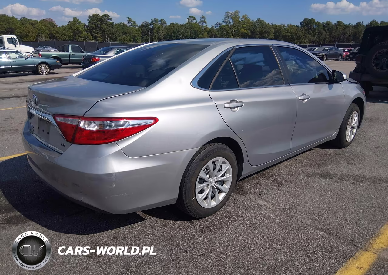 2015 Toyota Camry Le VIN:4T1BF1FK7FU955011 - 4