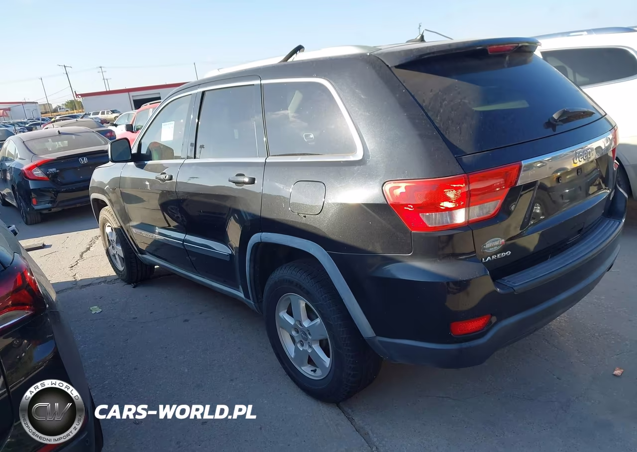 2011 Jeep Grand Cherokee Laredo VIN:1J4RS4GG2BC643697 - 3