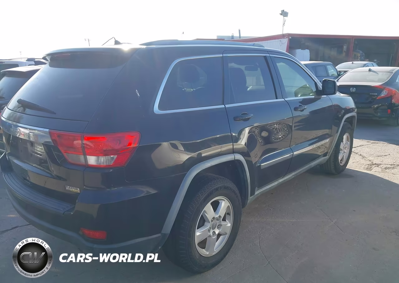 2011 Jeep Grand Cherokee Laredo VIN:1J4RS4GG2BC643697 - 4