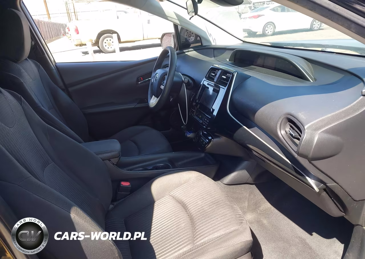 2018 Toyota Prius Two VIN:JTDKBRFU8J3590577 - 5