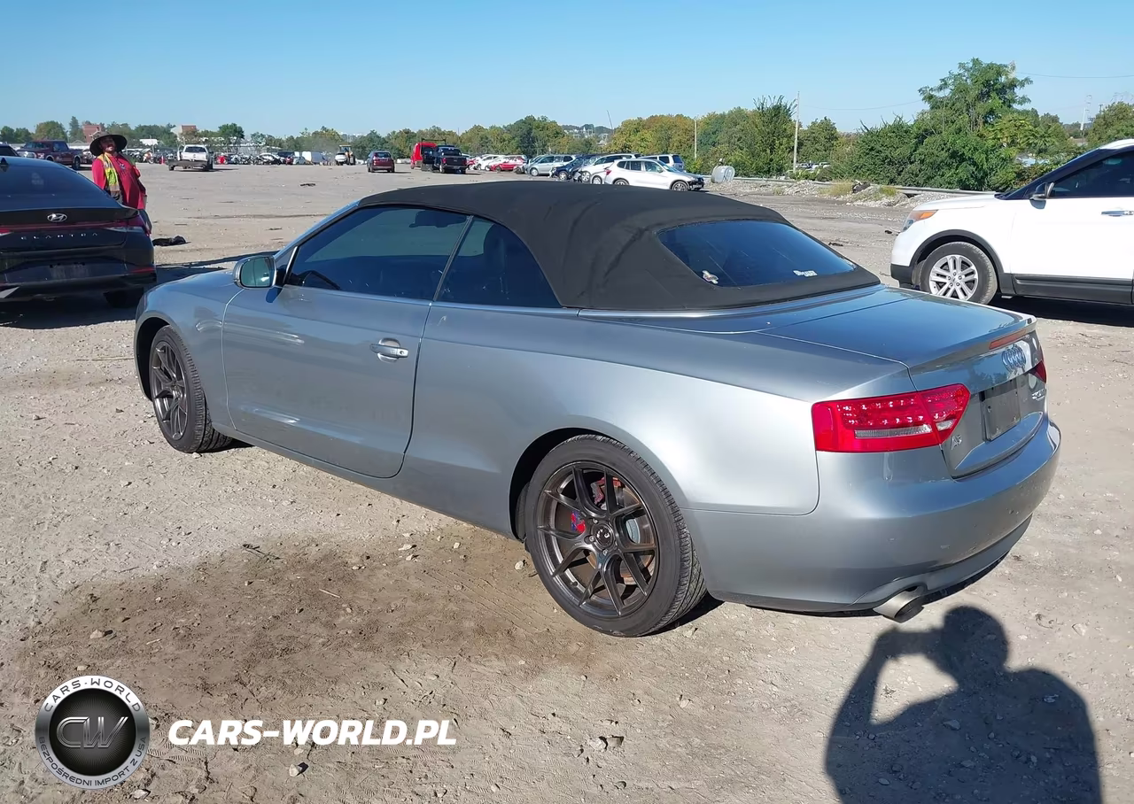 2011 Audi A5 2.0T Premium VIN:WAULFAFH5BN010945 - 3