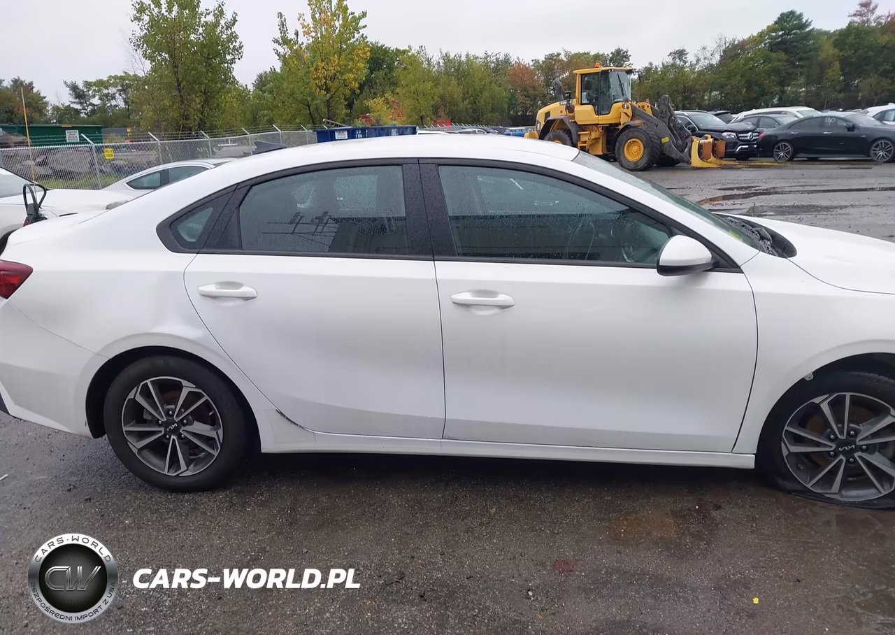 2024 Kia Forte Lxs VIN:3KPF24AD9RE760560 - 13