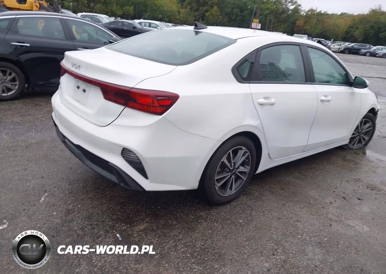 2024 Kia Forte Lxs VIN:3KPF24AD9RE760560 - 4