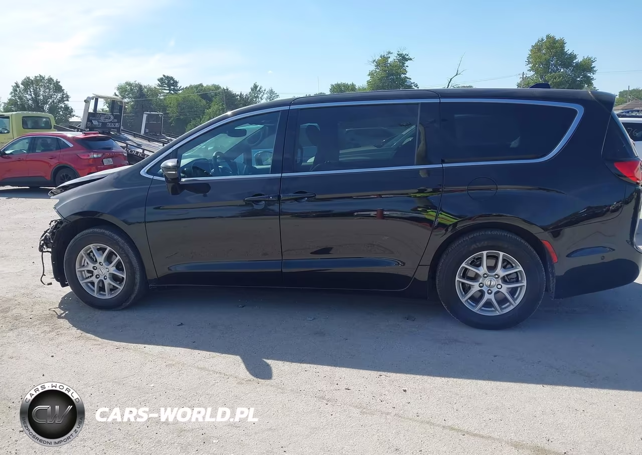 2025 Chrysler Pacifica Select VIN:2C4RC1BG7SR558290 - 14