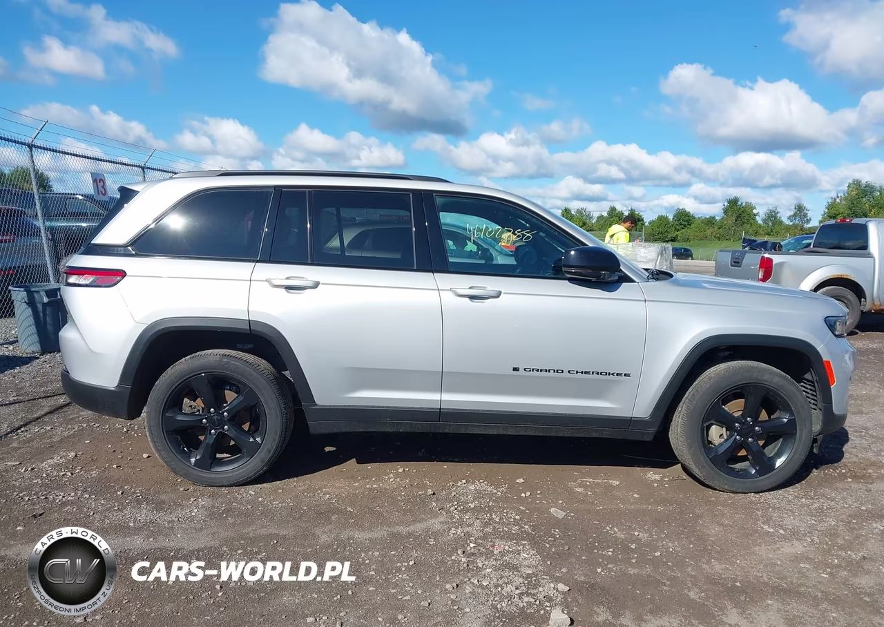 2024 Jeep Grand Cherokee Altitude X 4X4 VIN:1C4RJHAG2RC228981 - 13