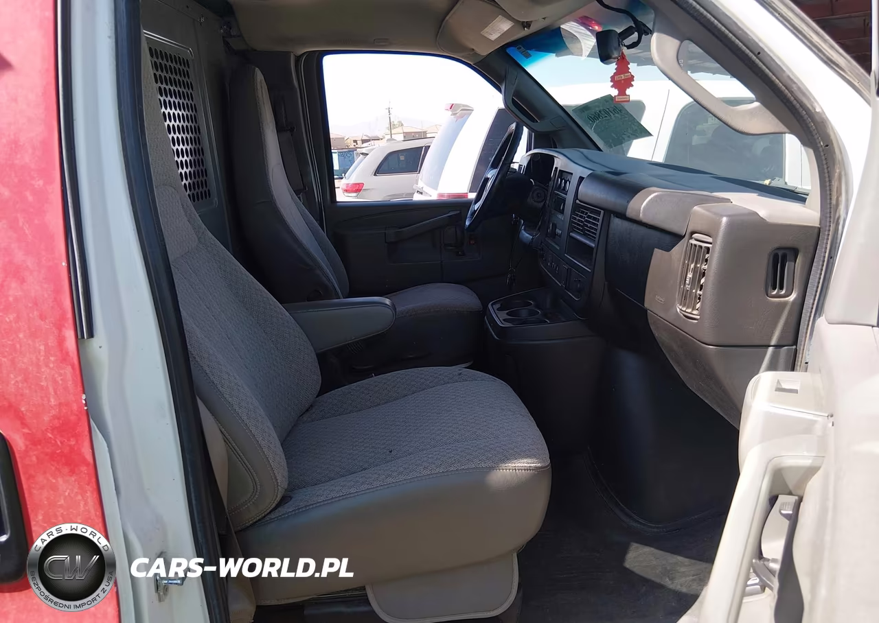 2019 Chevrolet Express 2500 Work Van VIN:1GCWGAFGXK1325476 - 5