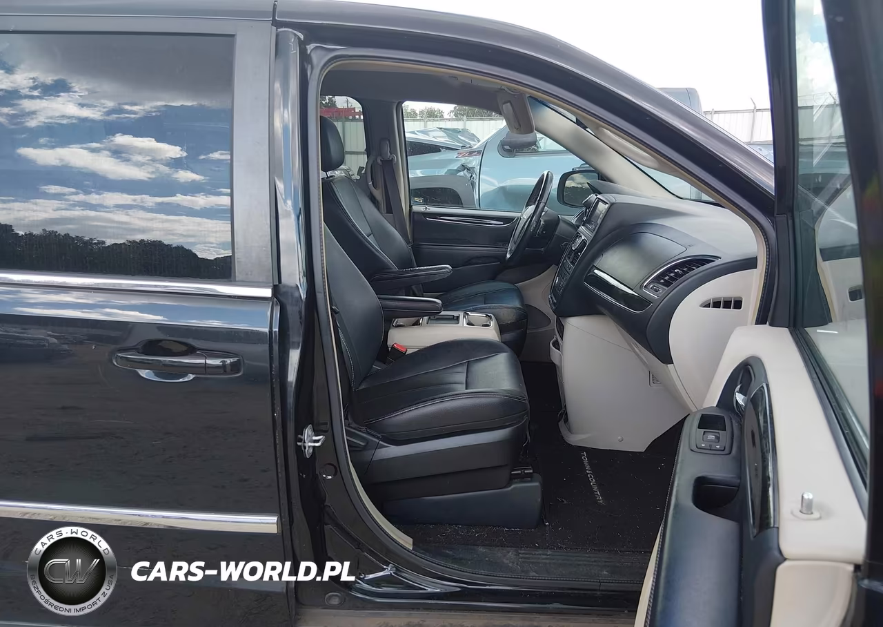 2016 Chrysler Town & Country Touring VIN:2C4RC1BG7GR213848 - 5