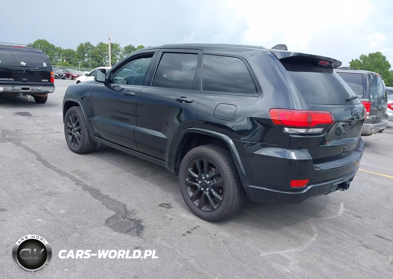 2017 Jeep Grand Cherokee Altitude 4X2 VIN:1C4RJEAG4HC813266 - 3