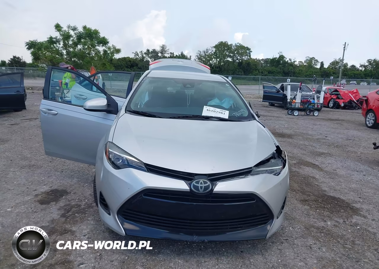 2017 Toyota Corolla Le VIN:5YFBURHE2HP736229 - 11