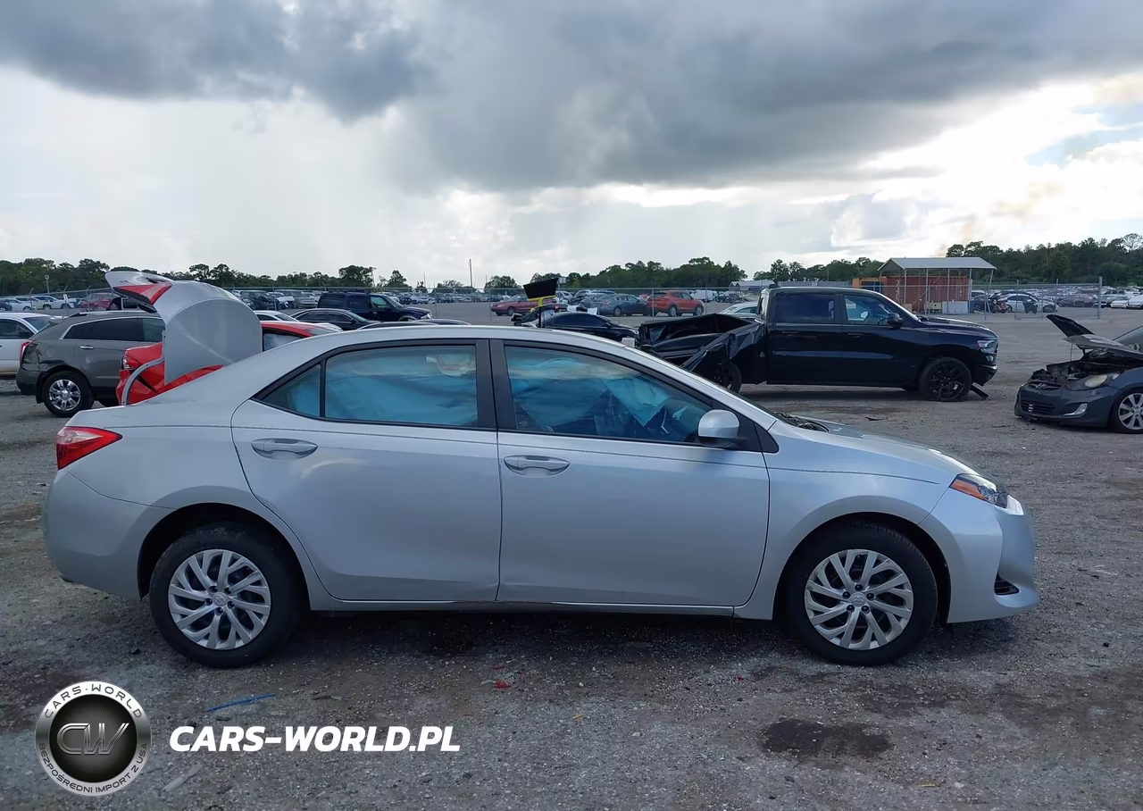 2017 Toyota Corolla Le VIN:5YFBURHE2HP736229 - 12