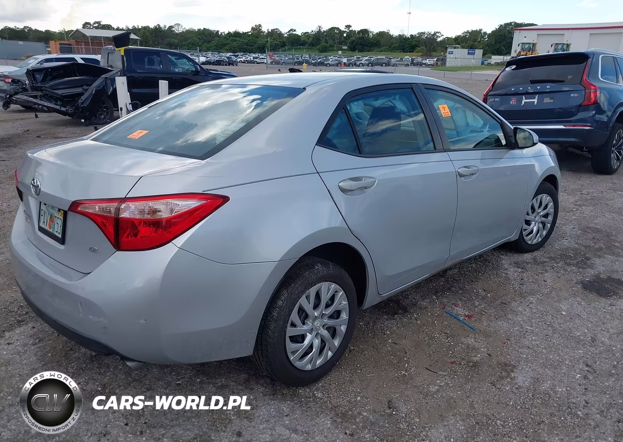 2017 Toyota Corolla Le VIN:5YFBURHE2HP736229 - 4