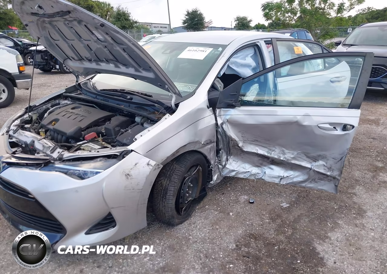2017 Toyota Corolla Le VIN:5YFBURHE2HP736229 - 6