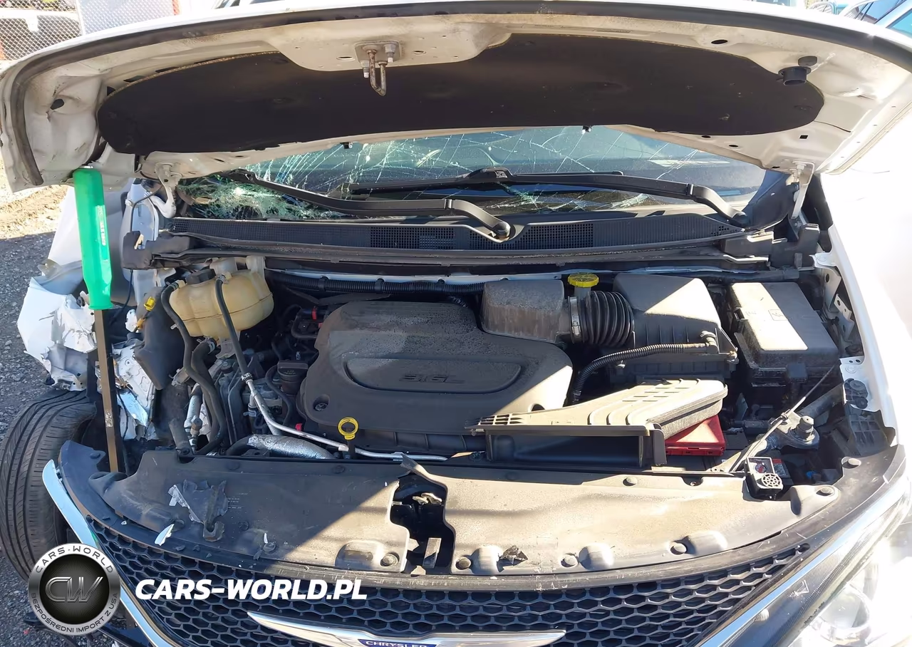 2020 Chrysler Pacifica Touring VIN:2C4RC1FG4LR106292 - 10