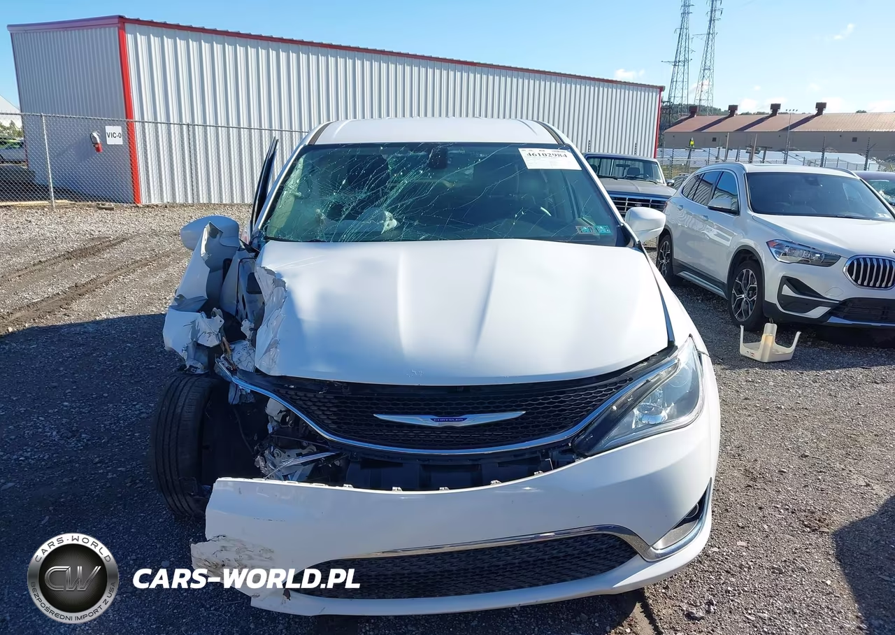 2020 Chrysler Pacifica Touring VIN:2C4RC1FG4LR106292 - 12