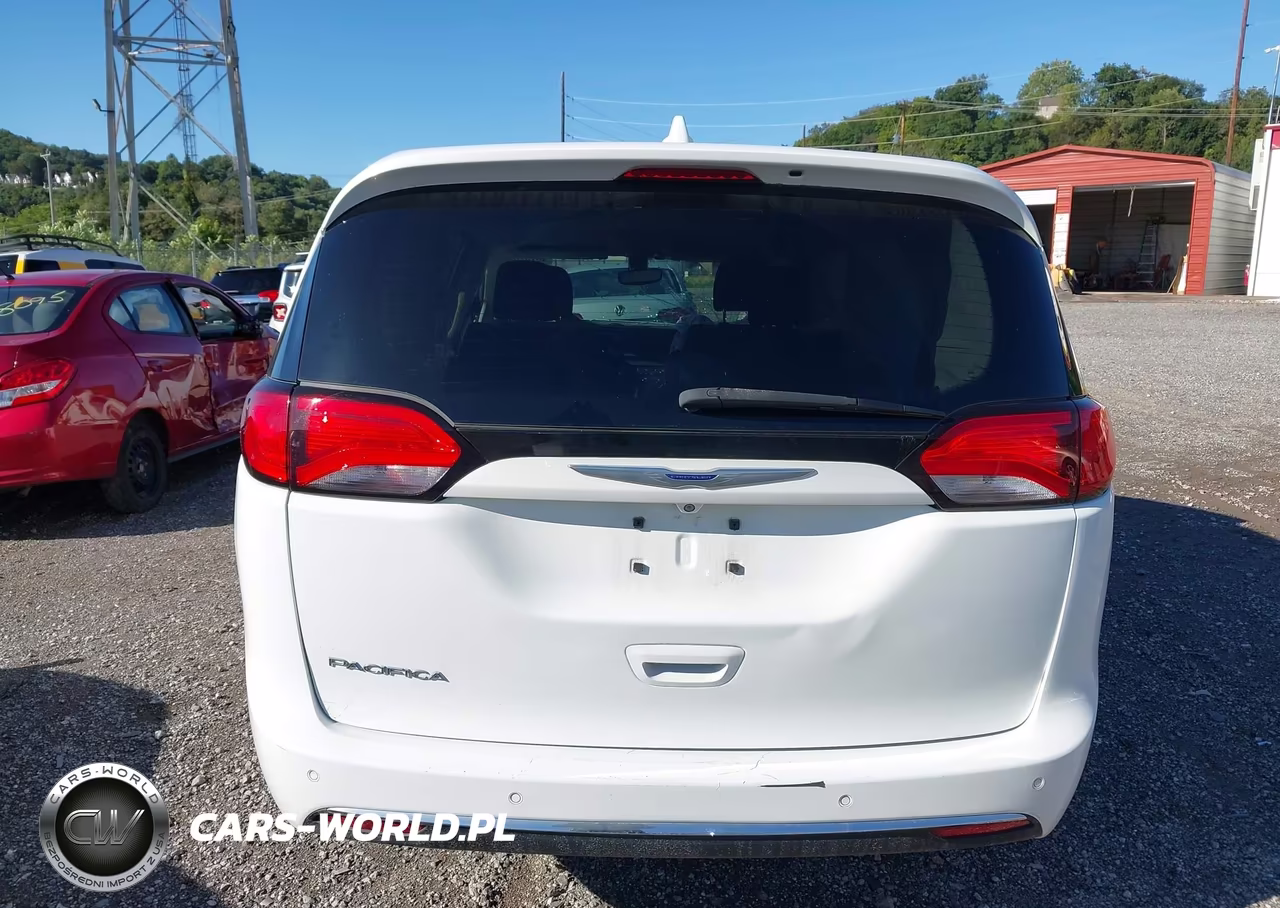 2020 Chrysler Pacifica Touring VIN:2C4RC1FG4LR106292 - 16
