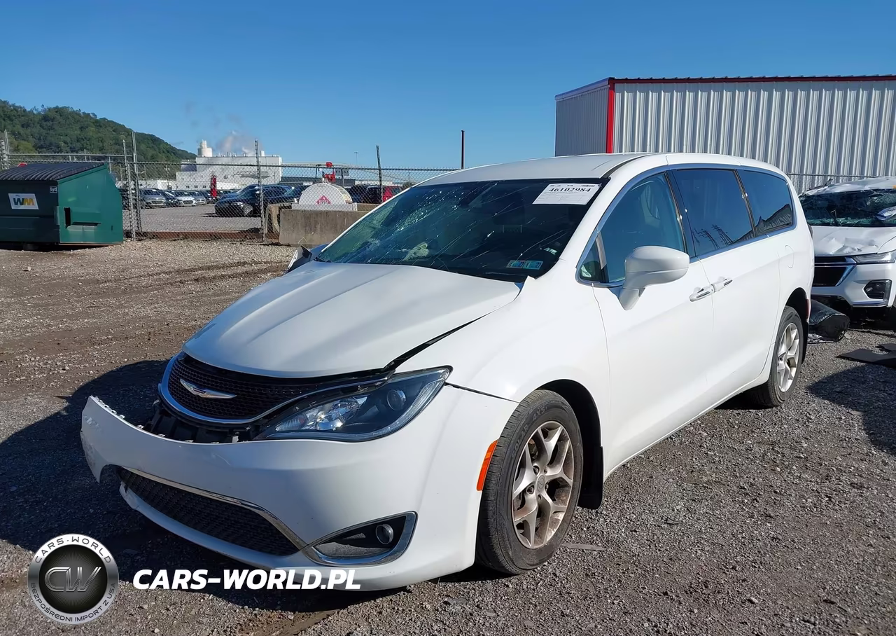 2020 Chrysler Pacifica Touring VIN:2C4RC1FG4LR106292 - 2