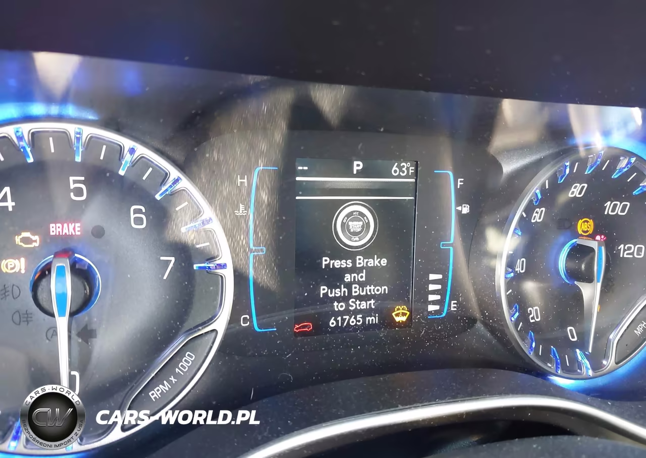 2020 Chrysler Pacifica Touring VIN:2C4RC1FG4LR106292 - 7