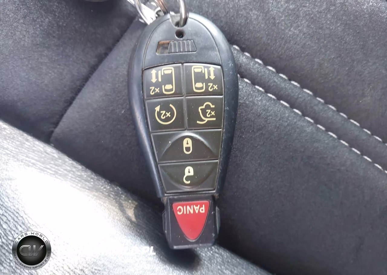 2014 Chrysler Town & Country Touring-L 30Th Anniversary VIN:2C4RC1CG3ER279700 - 11