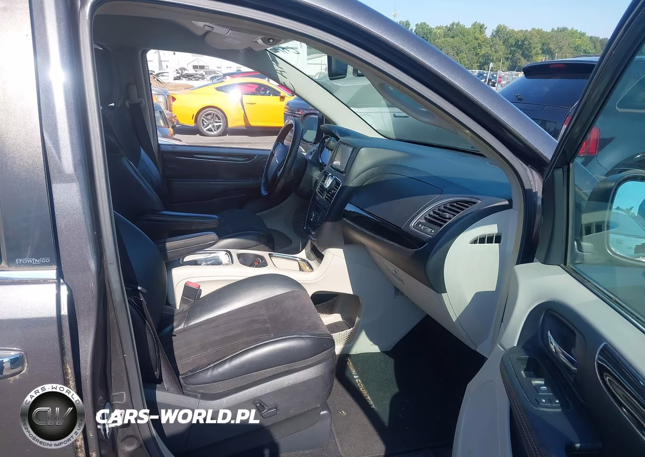 2014 Chrysler Town & Country Touring-L 30Th Anniversary VIN:2C4RC1CG3ER279700 - 5