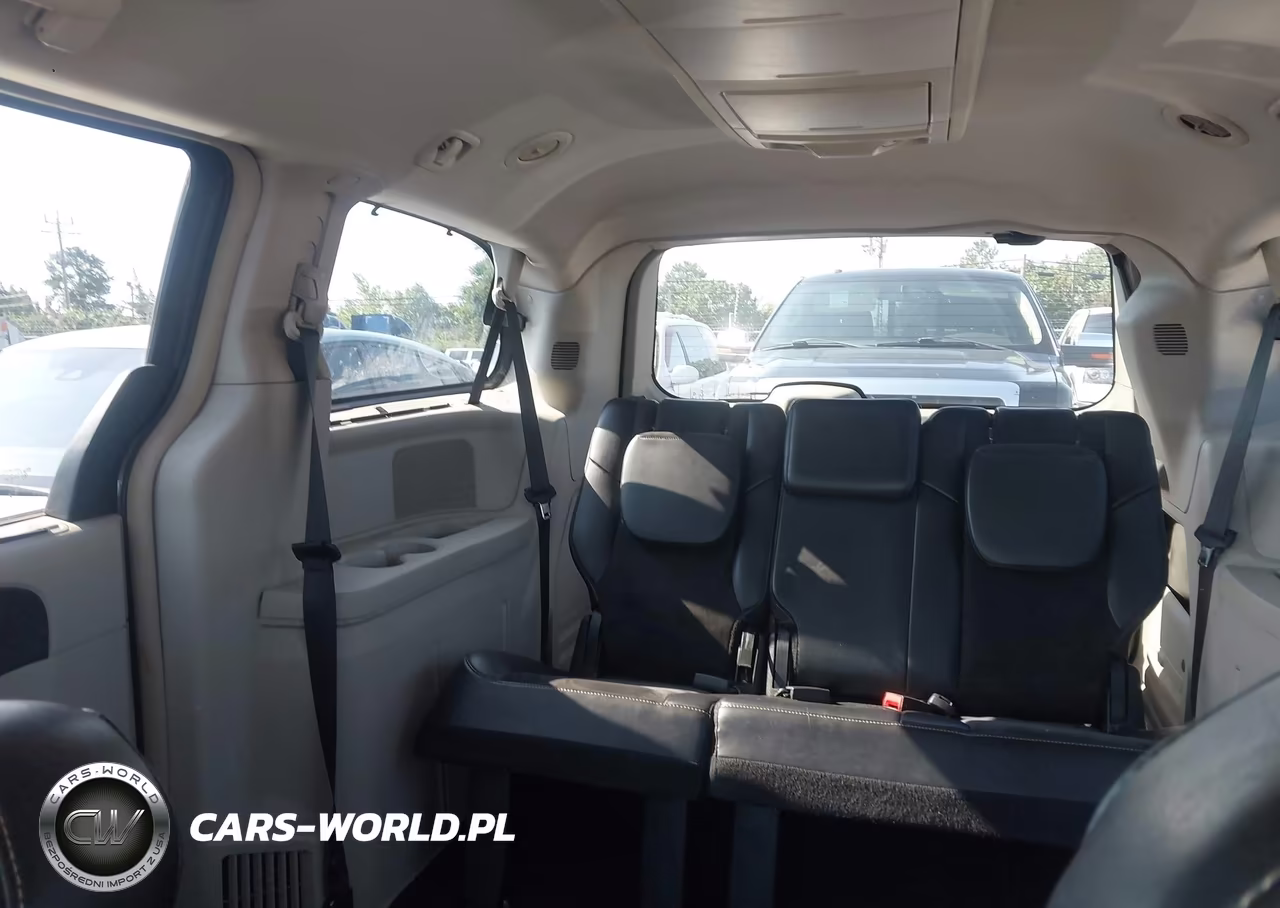 2014 Chrysler Town & Country Touring-L 30Th Anniversary VIN:2C4RC1CG3ER279700 - 8