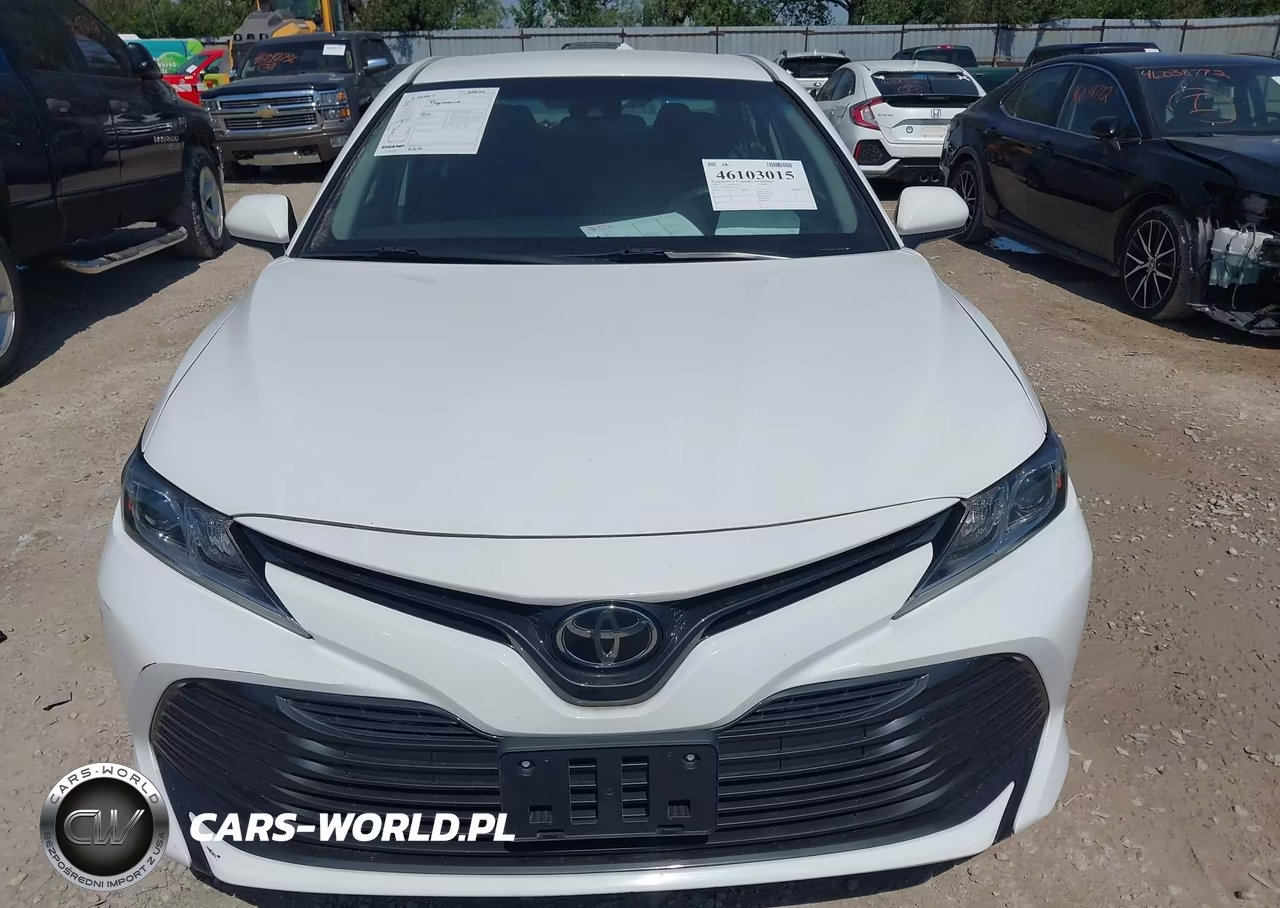 2018 Toyota Camry Le VIN:4T1B11HK4JU573216 - 12