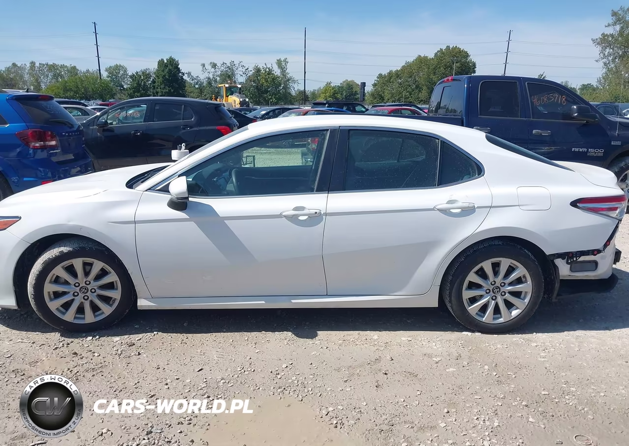 2018 Toyota Camry Le VIN:4T1B11HK4JU573216 - 14