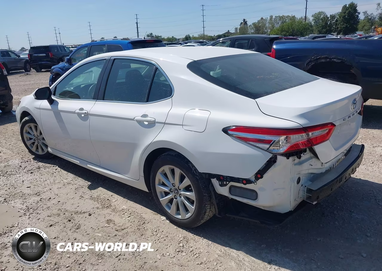 2018 Toyota Camry Le VIN:4T1B11HK4JU573216 - 3
