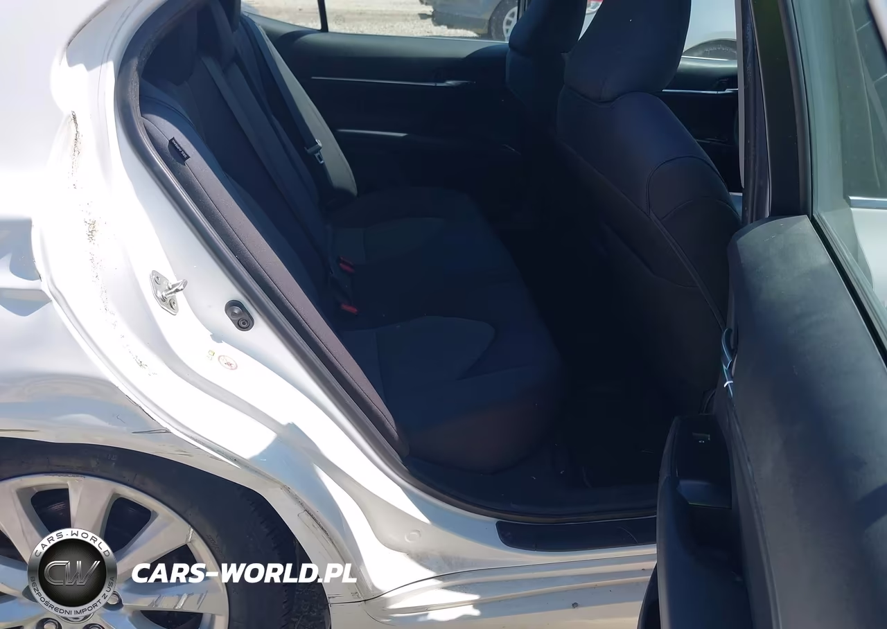2018 Toyota Camry Le VIN:4T1B11HK4JU573216 - 8