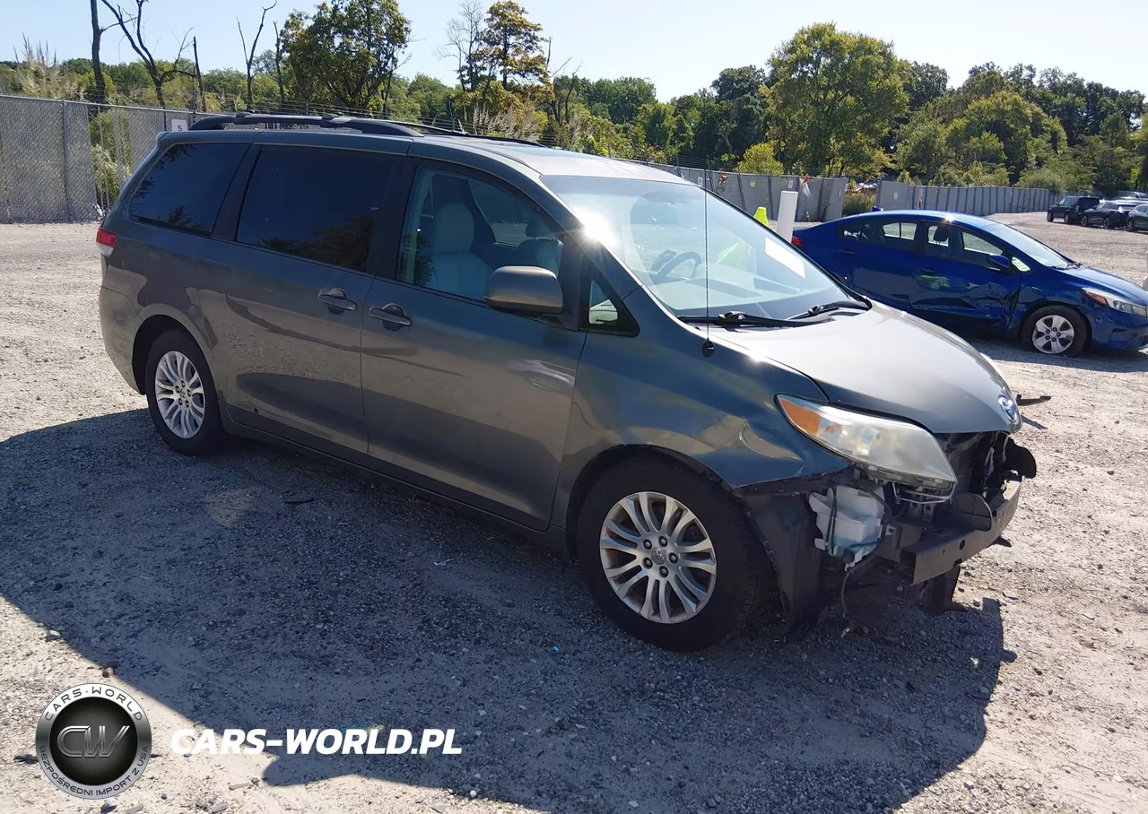 2012 Toyota Sienna Xle V6 8 Passenger