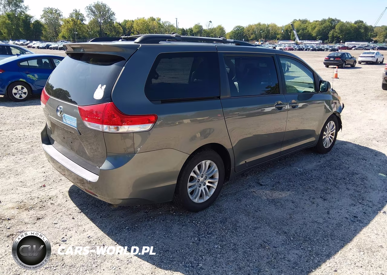 2012 Toyota Sienna Xle V6 8 Passenger VIN:5TDYK3DC0CS196557 - 4