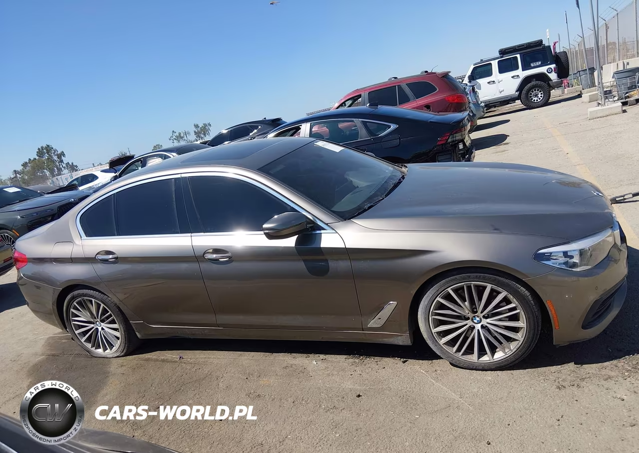 2018 BMW 530I VIN:WBAJA5C53JWA39914 - 13