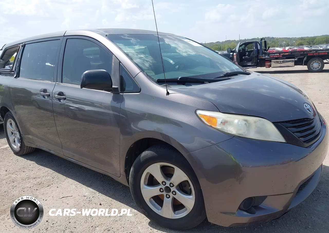 2012 Toyota Sienna Base 7 Passenger