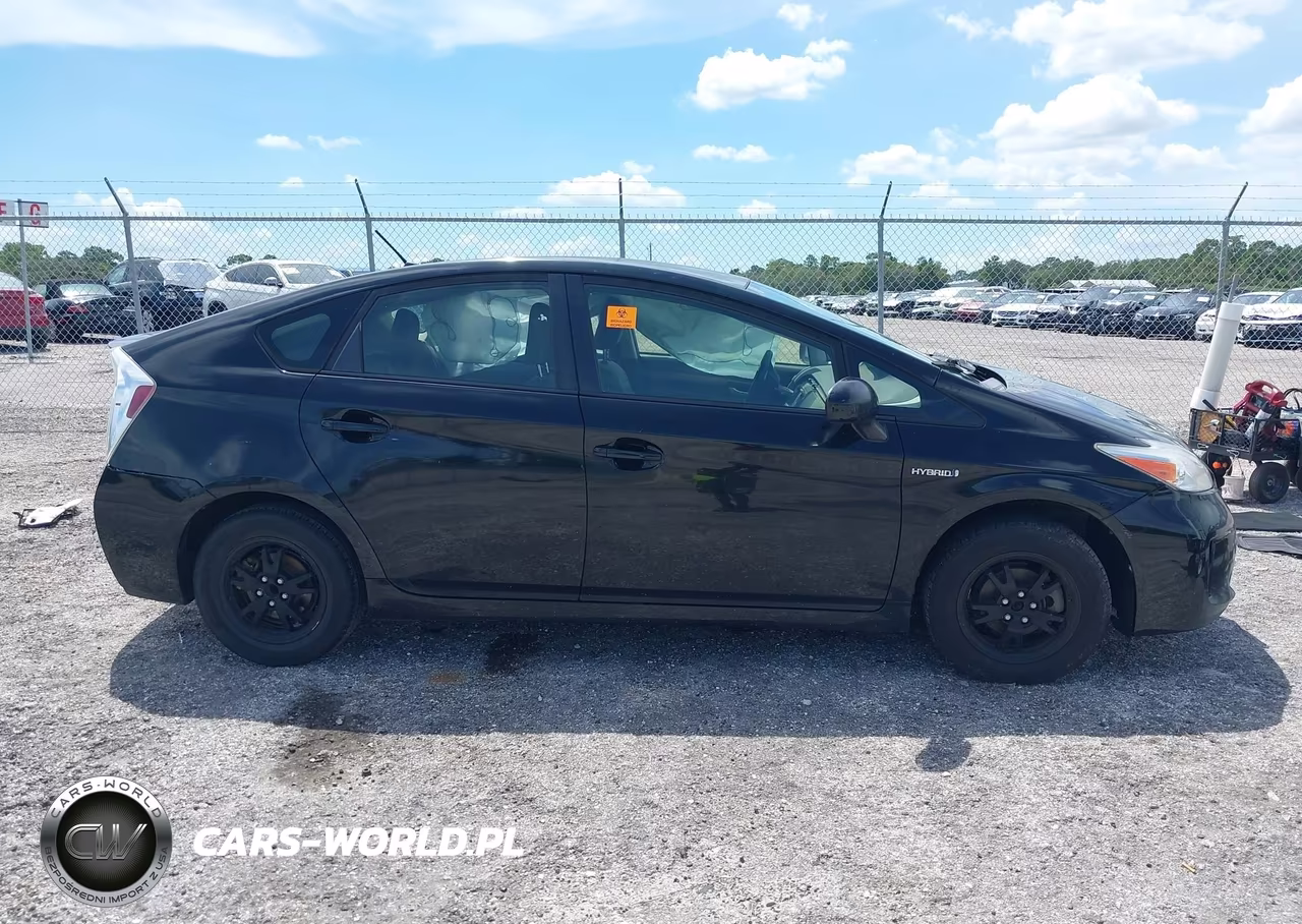 2015 Toyota Prius Two VIN:JTDKN3DUXF0483322 - 13