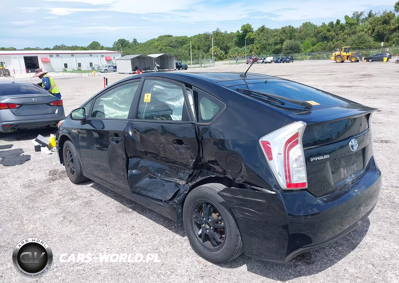 2015 Toyota Prius Two VIN:JTDKN3DUXF0483322 - 3