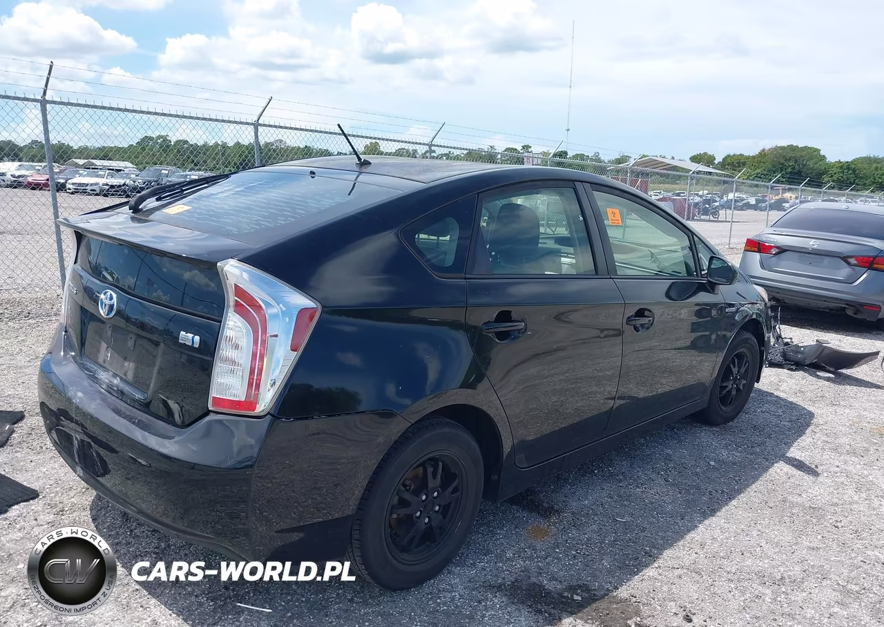 2015 Toyota Prius Two VIN:JTDKN3DUXF0483322 - 4