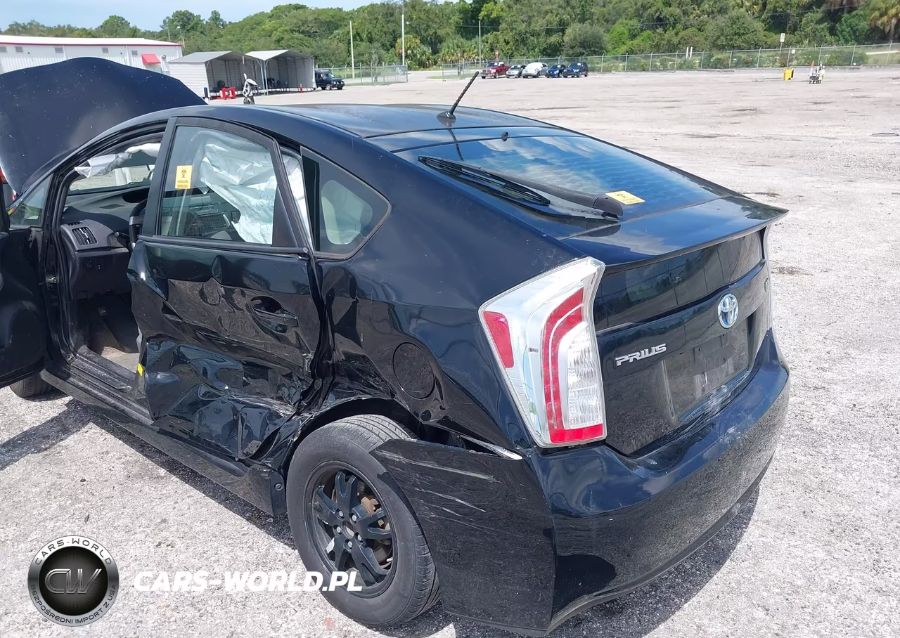 2015 Toyota Prius Two VIN:JTDKN3DUXF0483322 - 6