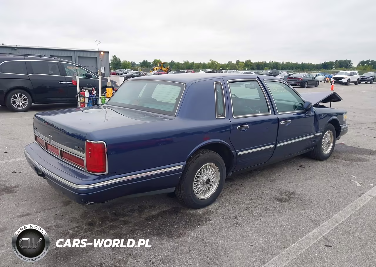 1995 Lincoln Town Car Signature-Spinnaker VIN:1LNLM82W1SY635035 - 4